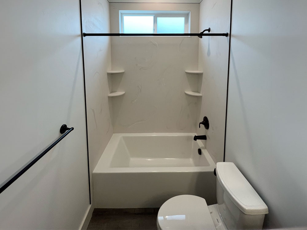Groutless Shower and Tub Surrounds